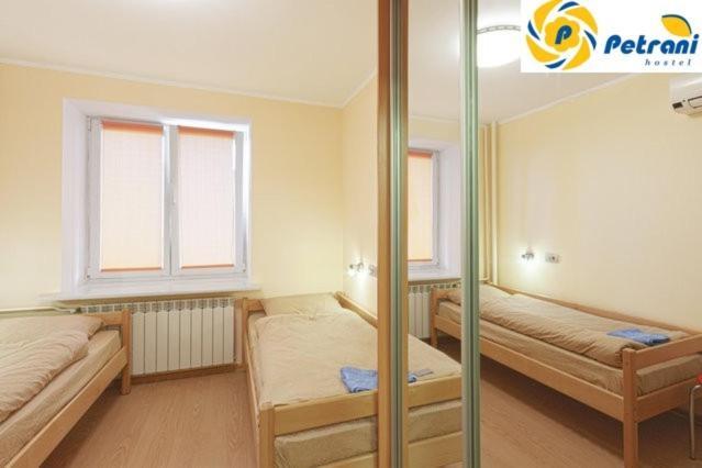Petrani Hostel Kyiv Exterior photo
