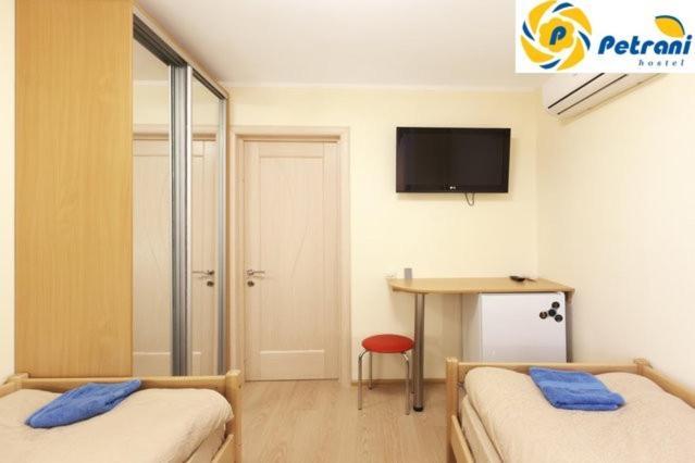Petrani Hostel Kyiv Exterior photo